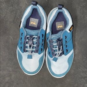Teva kids hiking shoes